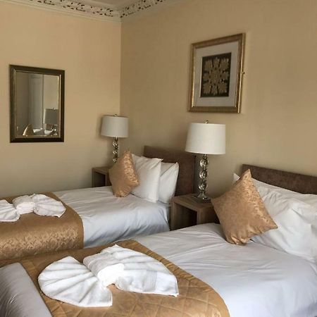 Royal Guest House Неърн Екстериор снимка