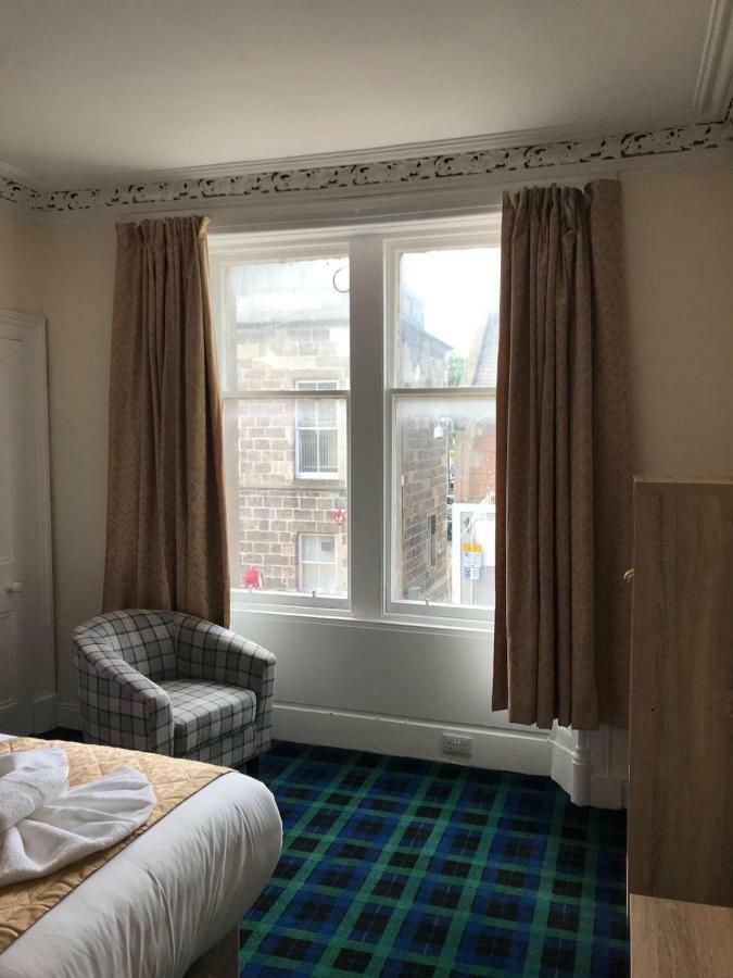 Royal Guest House Неърн Екстериор снимка
