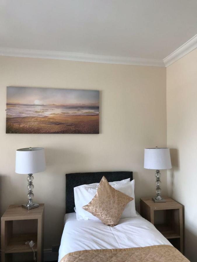 Royal Guest House Неърн Екстериор снимка