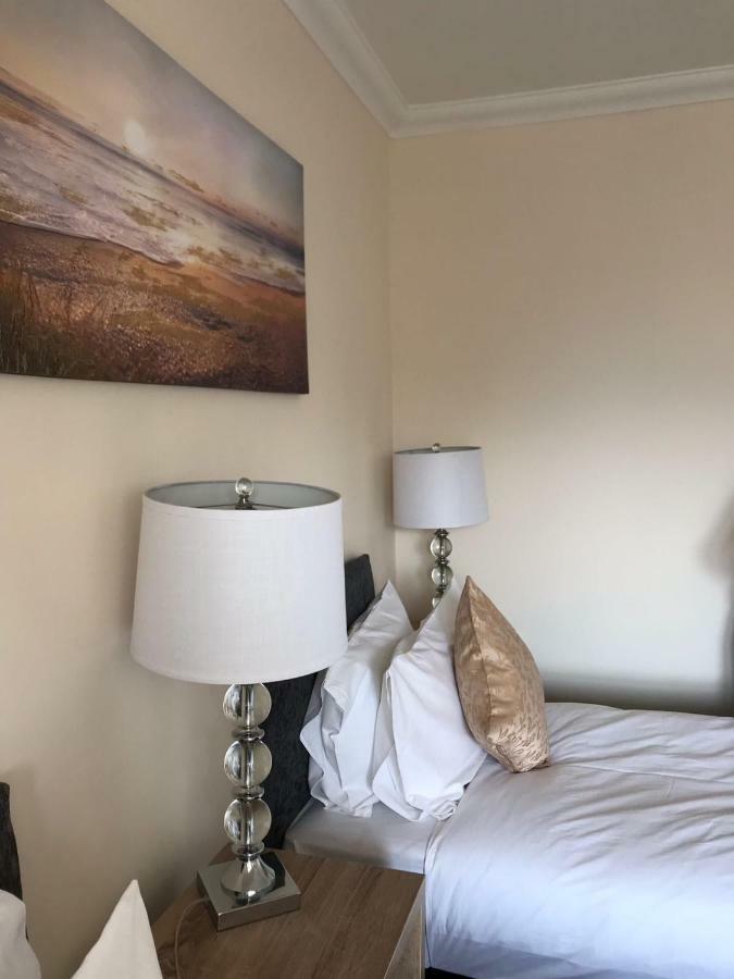 Royal Guest House Неърн Екстериор снимка