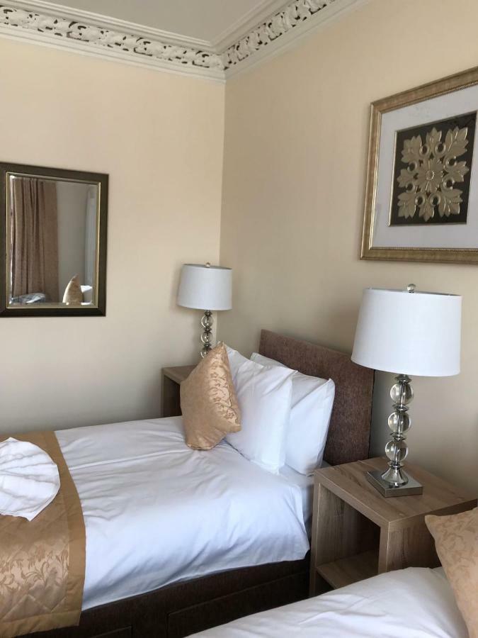 Royal Guest House Неърн Екстериор снимка